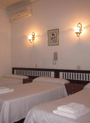 Camera Matrimoniale/Doppia con Letti Singoli con Letto Supplementare